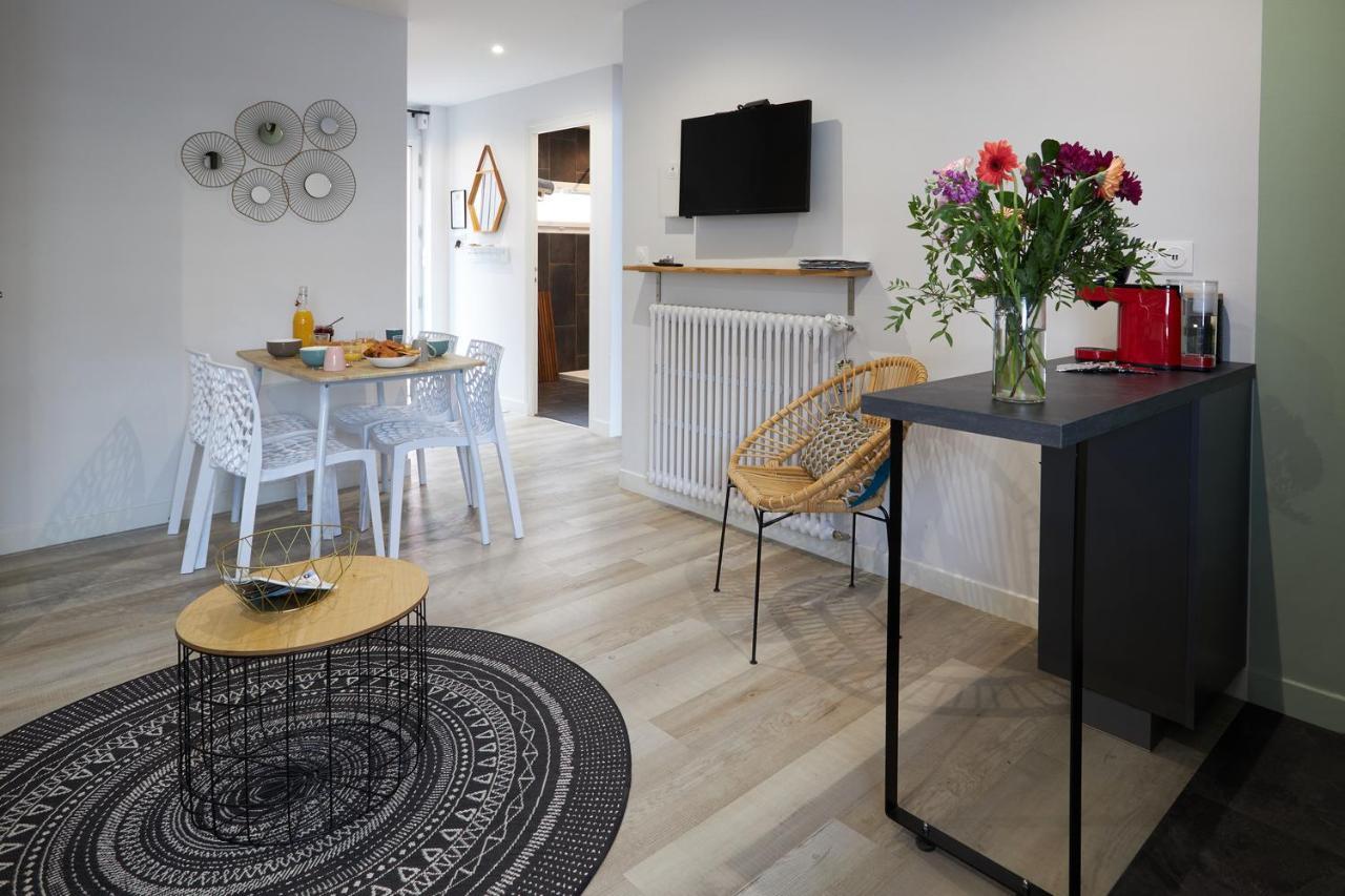 Centre ville à pied Appt avec SAUNA, Linge, Wifi, Stationnement Gratuit Vannes Esterno foto