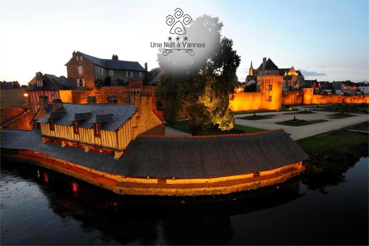 Centre ville à pied Appt avec SAUNA, Linge, Wifi, Stationnement Gratuit Vannes Esterno foto